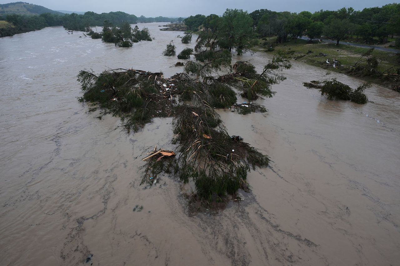 banjir-dahsyat-landa-texas-24-tewas-dan-20-peserta-perkemahan-camp-mystic-masih-hilang